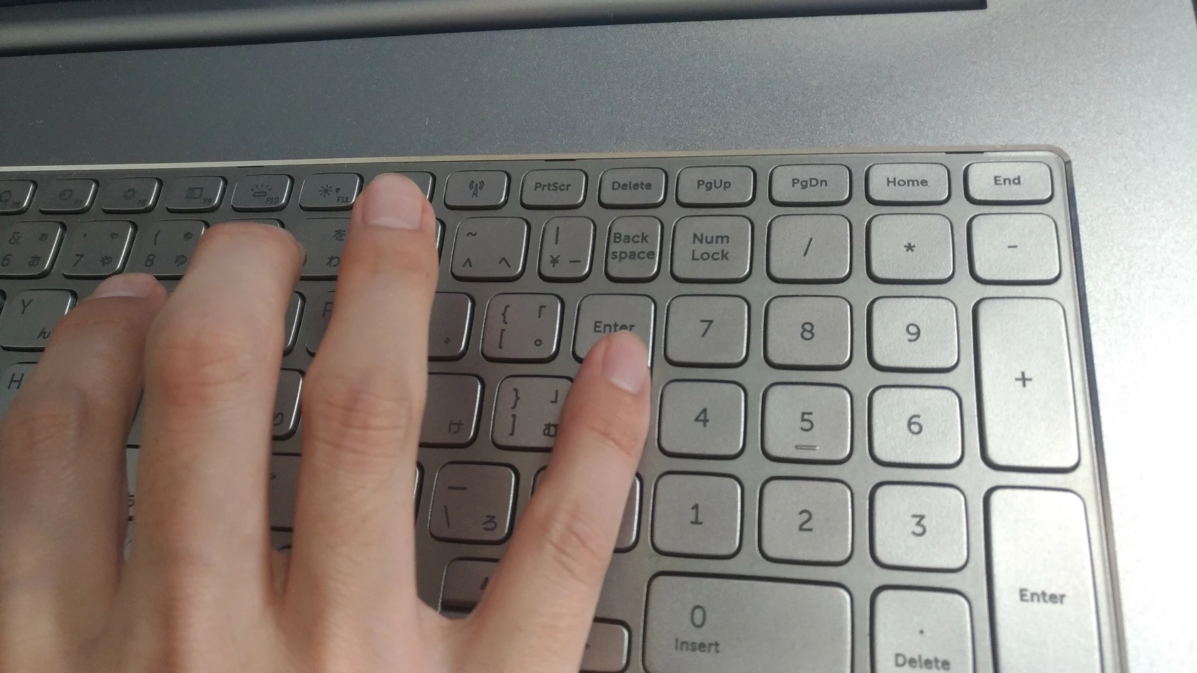 腱鞘炎の原因の一つは、キーボードのEnterキーを押す回数が多いこと。